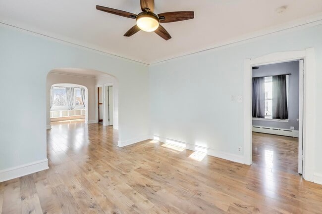 Building Photo - 620 Elgin Ave