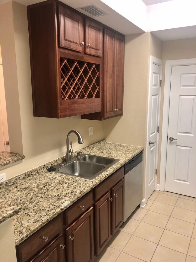 Building Photo - Beautiful One Bedroom Apartment in Fort Walton Beach!