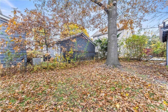Building Photo - 485 E Archwood Ave