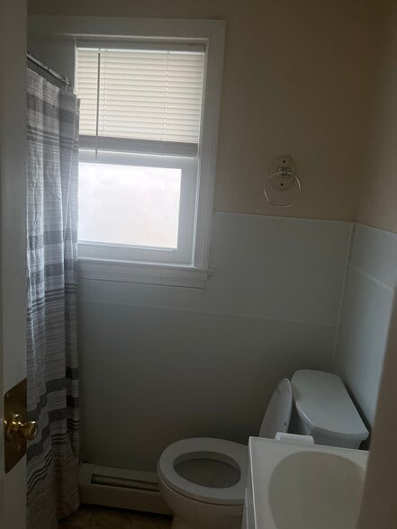 Bath - 432 Benson St