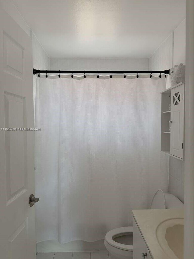 Building Photo - 10017 W Okeechobee Rd