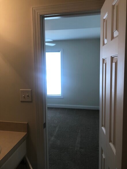 Building Photo - 1120 Crescent Meadows Dr