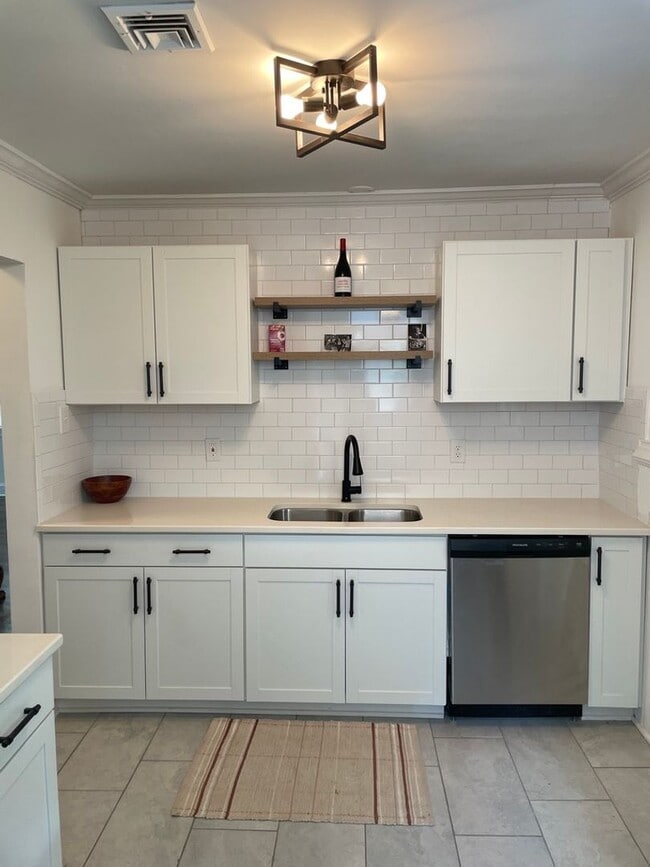 Building Photo - Updated Cute Cape - 3 bedroom, 2 bath -  4509 Fitzhugh Ave.