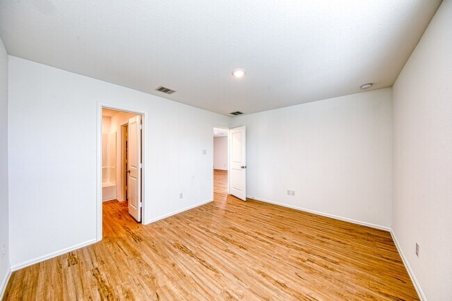 Building Photo - 14418 Woodcott Warren Wy