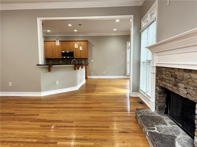 Building Photo - 889 Lenox Ct NE