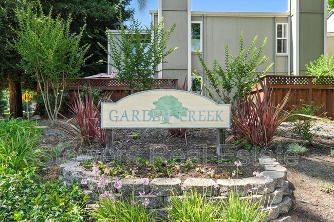 Building Photo - 617 Garden Creek Pl