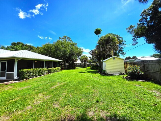 Building Photo - 6707 Coquina Ave