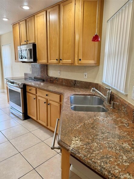 Building Photo - 939 Glen Abbey Cir