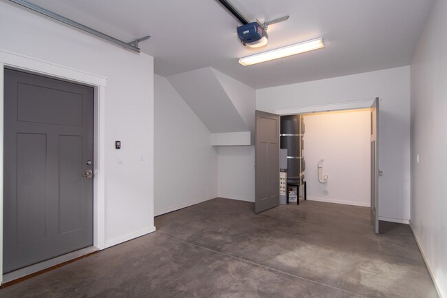 Building Photo - Liberty Lake Stonehill Luxury Condo in the...