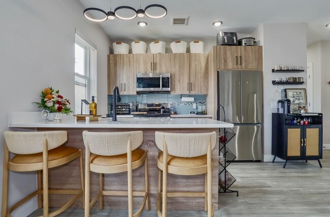 Building Photo - 212 70th St