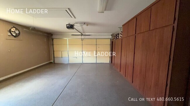 Building Photo - 25598 W Globe Ave