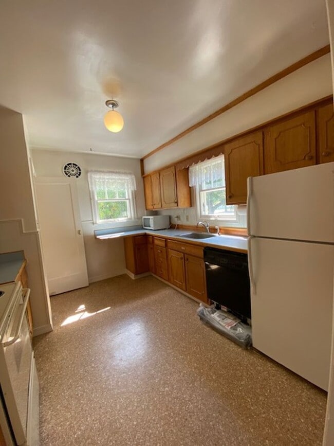 Building Photo - $2,695 / AVAILABLE NOW! 3BD Single Family Home