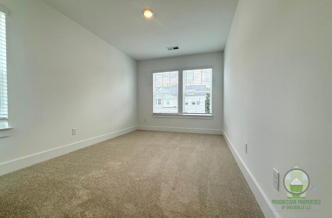 Building Photo - 525 Harebell Wy