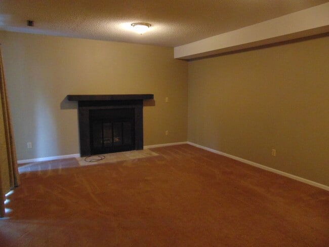 Building Photo - Inviting 3 Bed 2 Bath House