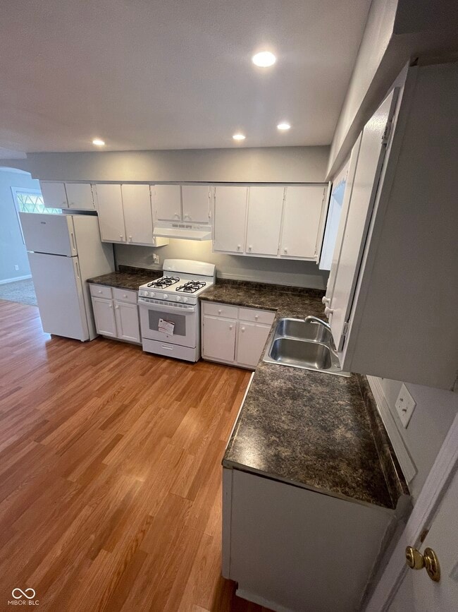 Building Photo - 3830 Aloda St