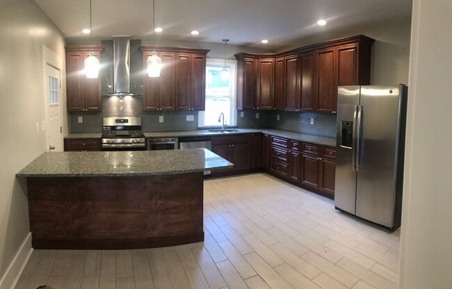 Building Photo - 3 BR, 1 Bath Townhouse - Lawrenceville - TOTALLY UPDATED!