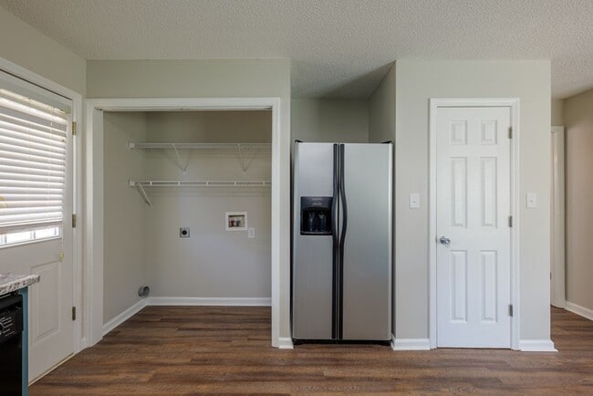 Building Photo - Inviting 3BR Home with Open Split Floor Plan, Fenced Yard & Covered Porches in Northlake