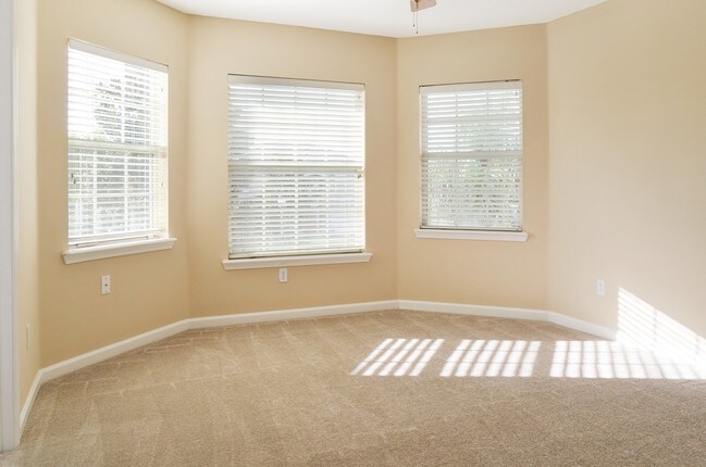 Building Photo - Exceptional Four Bedroom Home Located In Victoria Lakes!