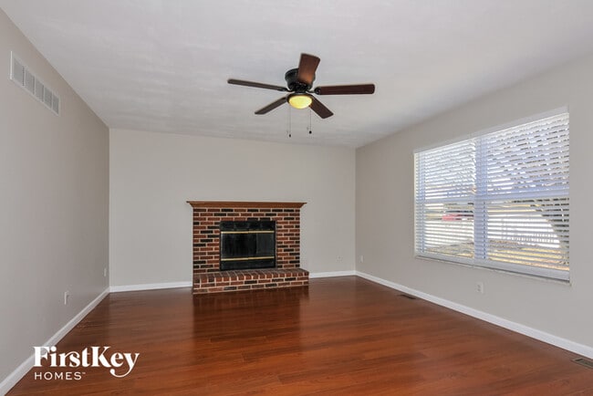 Building Photo - 901 Lands End Cir