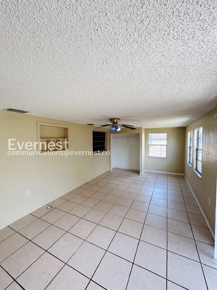 Building Photo - 9130 Chatam Ln