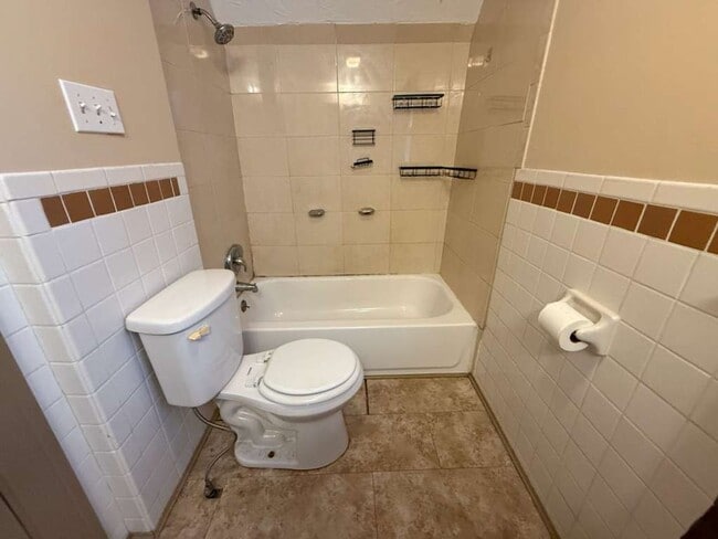 Building Photo - 2 BED, 1 BATH BEAUTIFIL SINGLE-FAMILY HOME IN EUCLID!