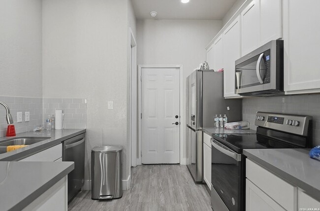 Building Photo - 164 Ave Ventana