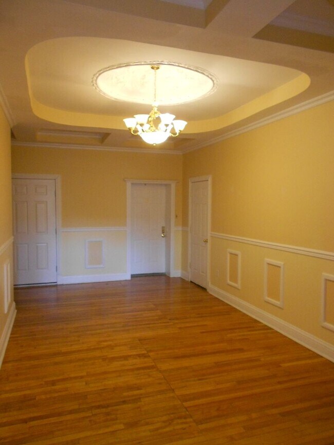 Building Photo - 217 W North St