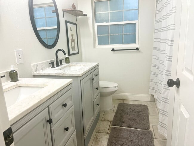 Building Photo - DUNEDIN FL LIVING 3/1 HOME