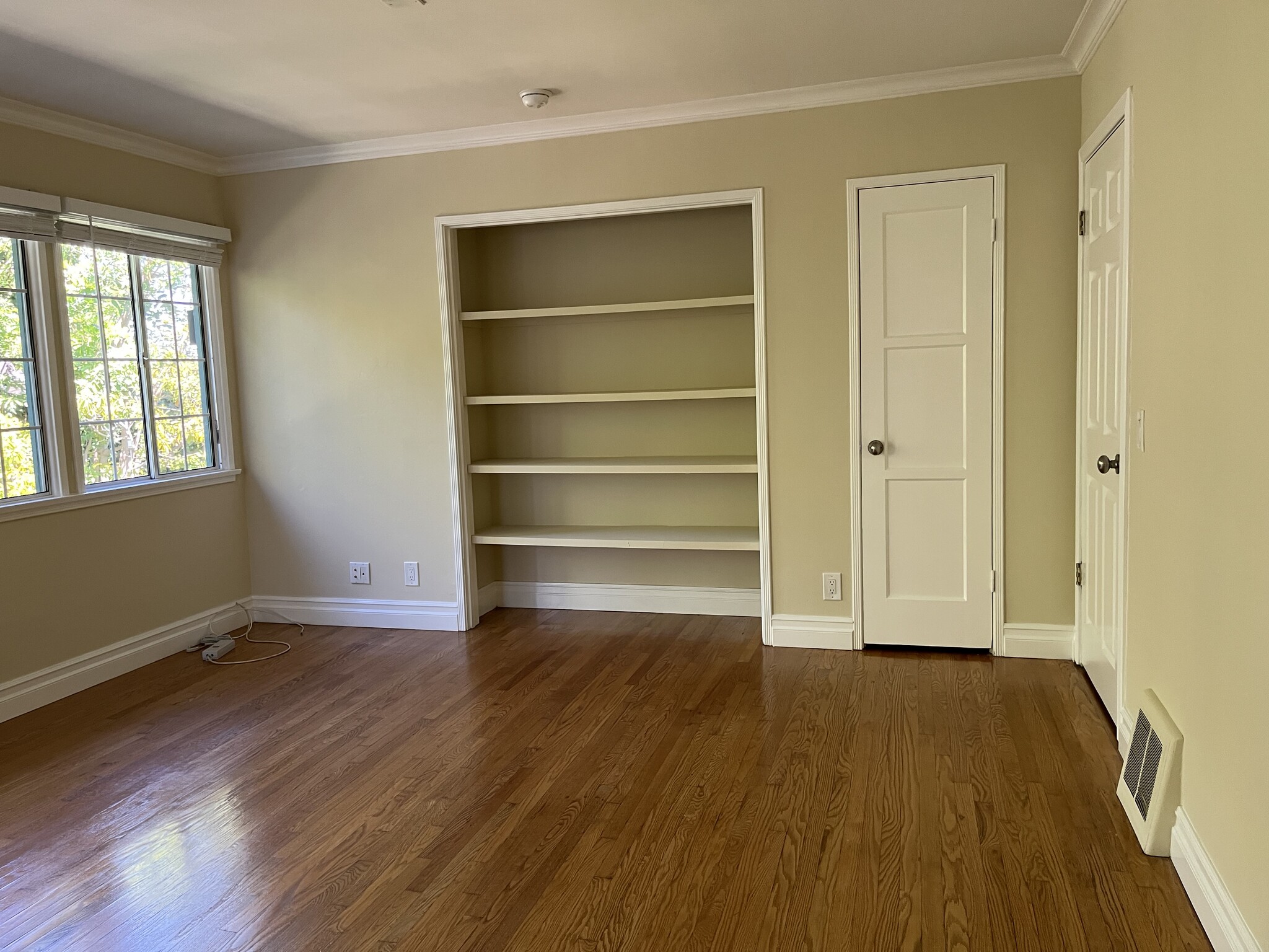 MAIN ROOM - 10949 Massachusetts Ave