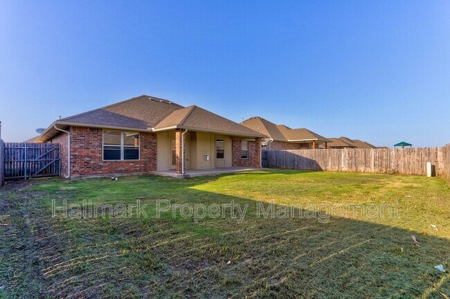 Building Photo - 920 SW 13th St