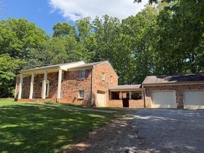 Building Photo - 64 Maybrook Dr