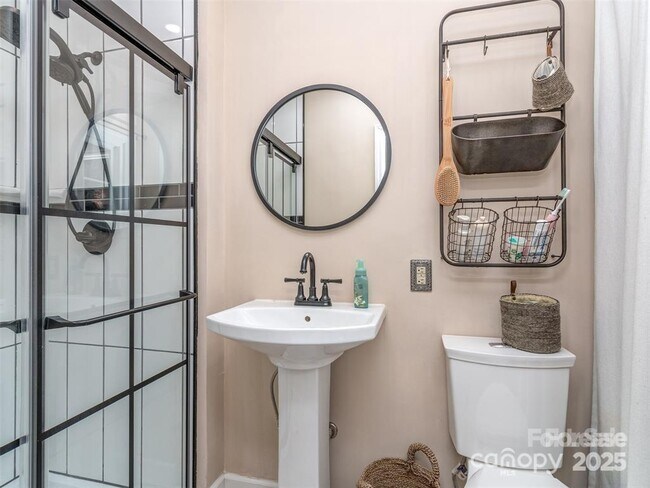 Building Photo - 8715 Parkchester Dr