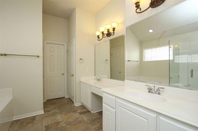 Building Photo - 43 N Veranda Ridge Dr