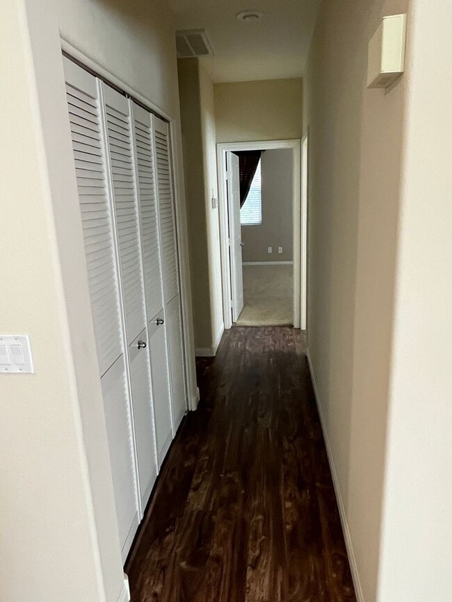 Building Photo - 2 BED / 2 BA - ALL APPLIANCES - COMMUNITY ...