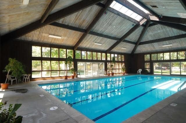 Building Photo - Top Floor South Facing One Bedroom Condo In North Boulder!  Perfect Location!