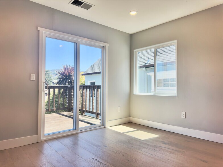 Building Photo - 914 Everett Ave