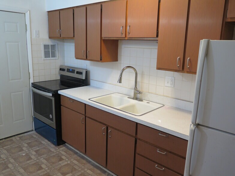 Building Photo - 2319 Cherry Hills Dr