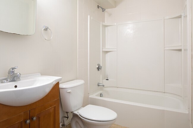 Building Photo - 37 Chelsea St