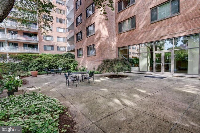 Building Photo - 4201 Cathedral Ave NW