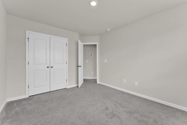 Building Photo - Stylish 3BR/2.5BA Craftsman Townhome with Modern Finishes in Pendleton! $1,700/mo rent