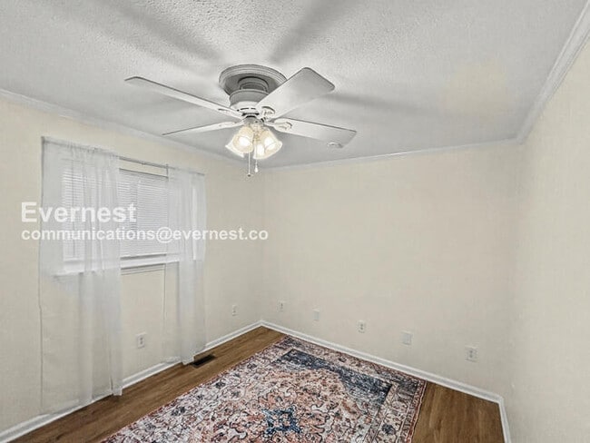 Building Photo - 3 Bed/2 Bath Home with Off-Street Parking / Pet-Friendly / Available Now!