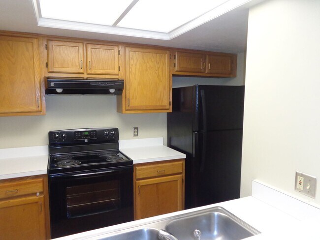 Building Photo - 2 Bedroom/2 Bath Townhome in Rockwood Villas