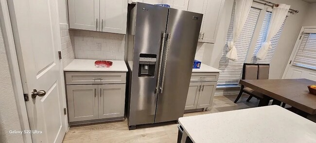 Building Photo - Charming 4BR 3.5BA w/ 2-Car Garage in Kyle