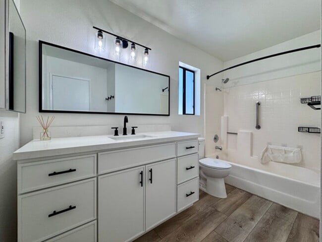 Building Photo - Spacious 4 Bedroom Home in Temecula’s Vine...
