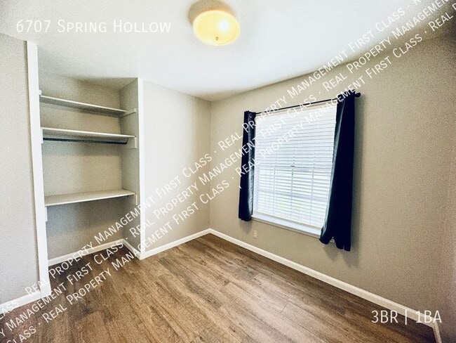 Building Photo - 6707 Spring Hollow St