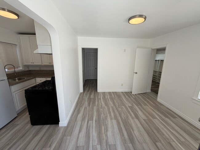 Building Photo - 3619 Edenhurst Ave
