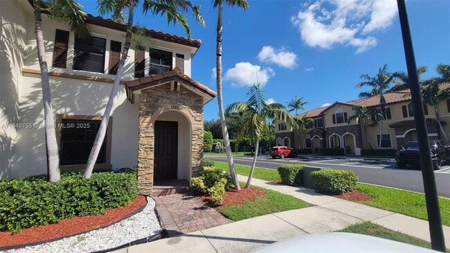 Building Photo - 3223 SE 4th Ct