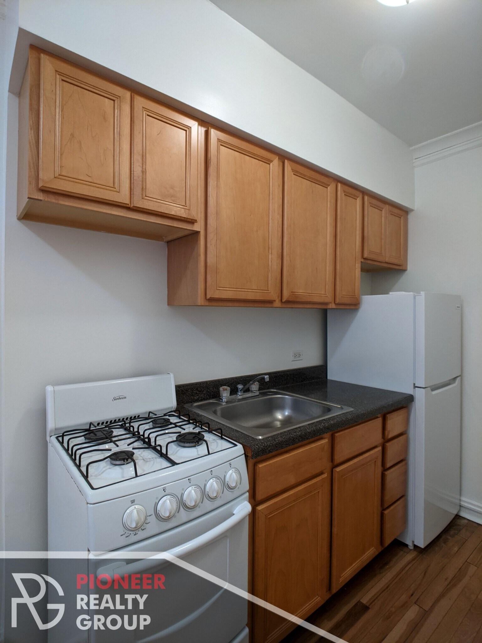 Building Photo - 4647 N Paulina St