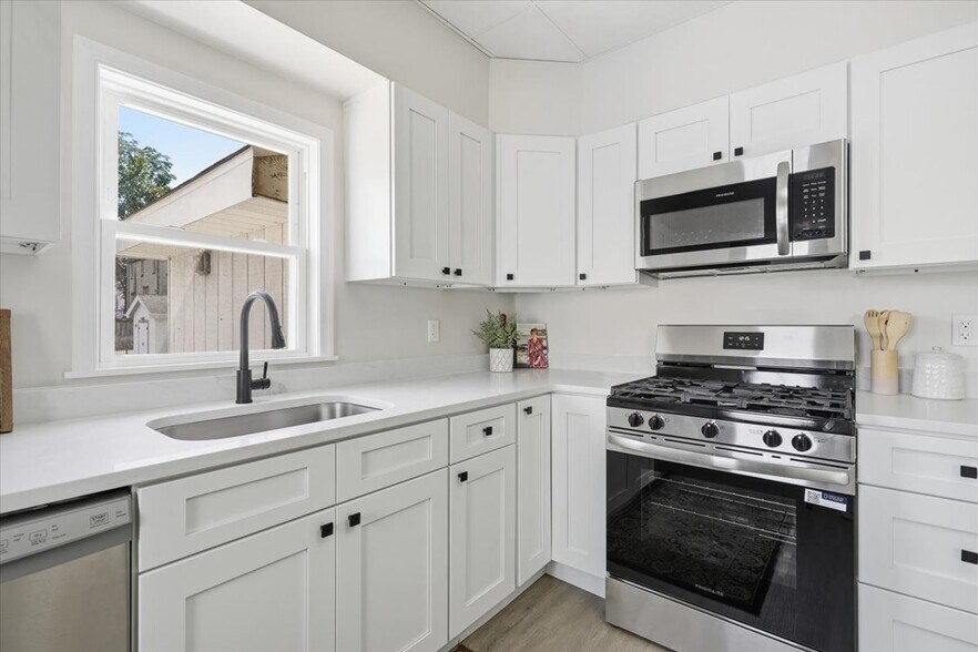 Building Photo - 315 2nd St