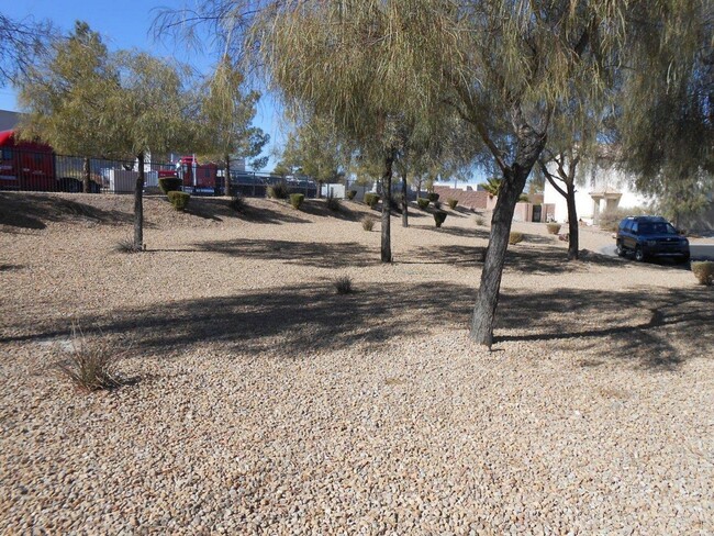 Building Photo - Townhome in Henderson